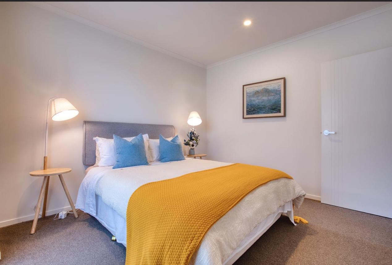 Cozy Retreat On Serene Street Hamilton Ngoại thất bức ảnh